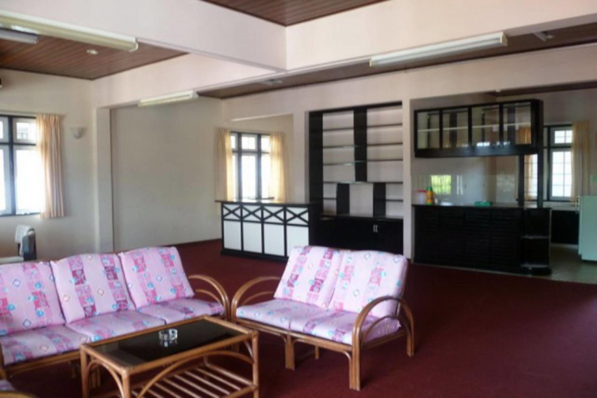 Country Lodge Resort Бринчанг Екстериор снимка