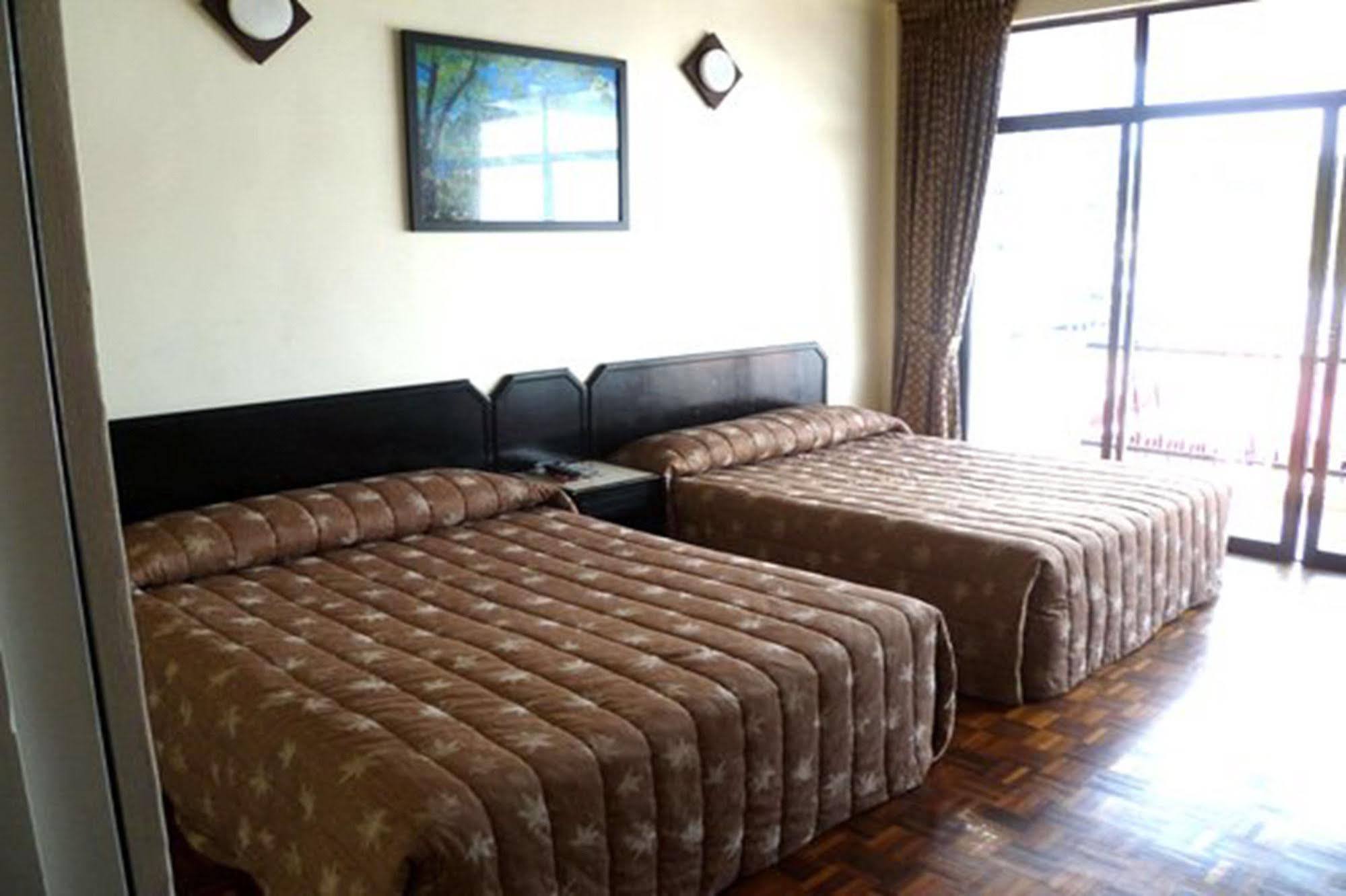 Country Lodge Resort Бринчанг Екстериор снимка