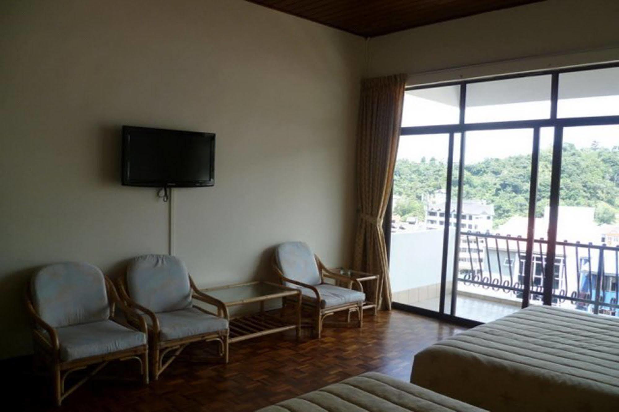 Country Lodge Resort Бринчанг Екстериор снимка