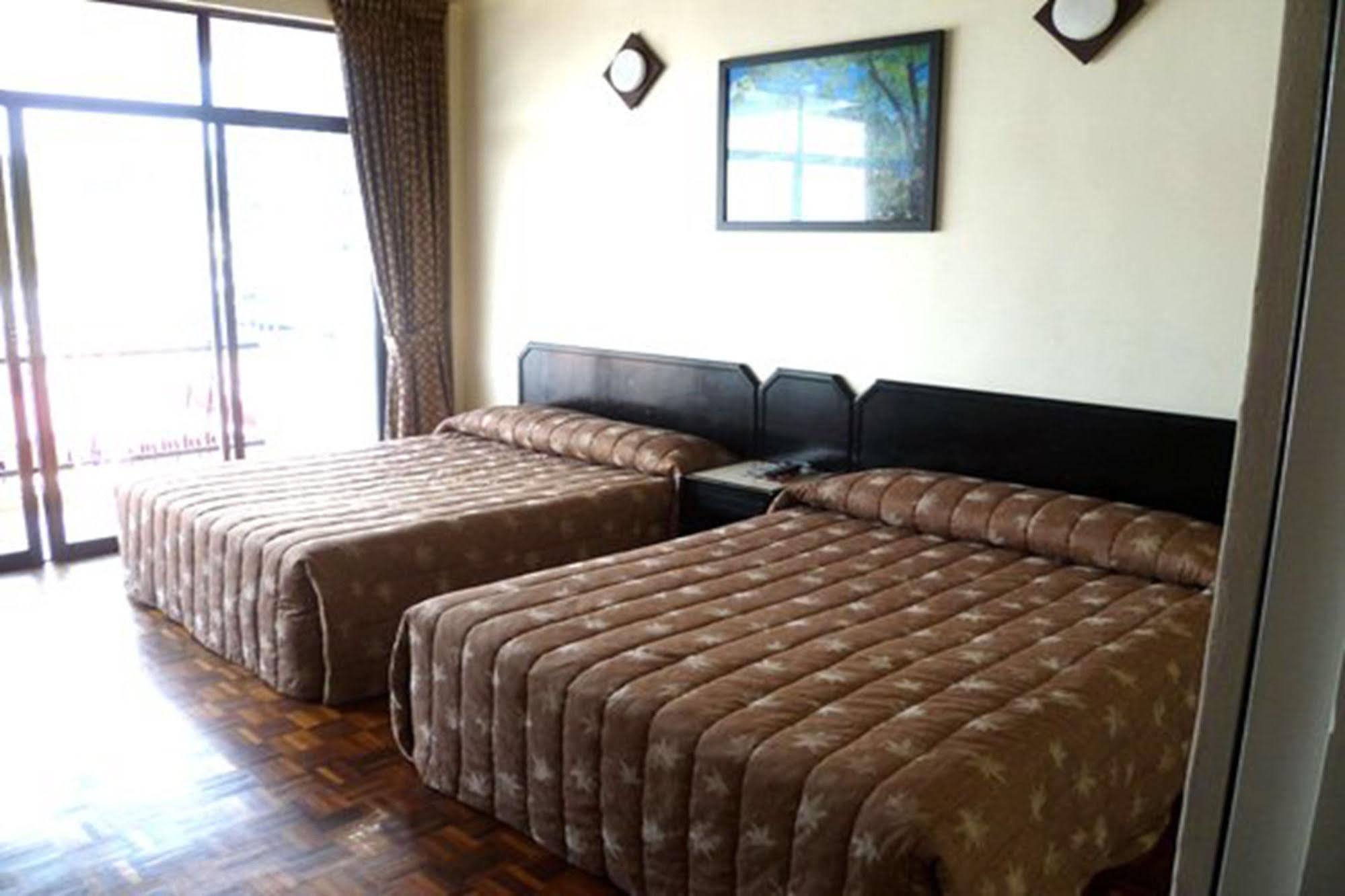Country Lodge Resort Бринчанг Екстериор снимка