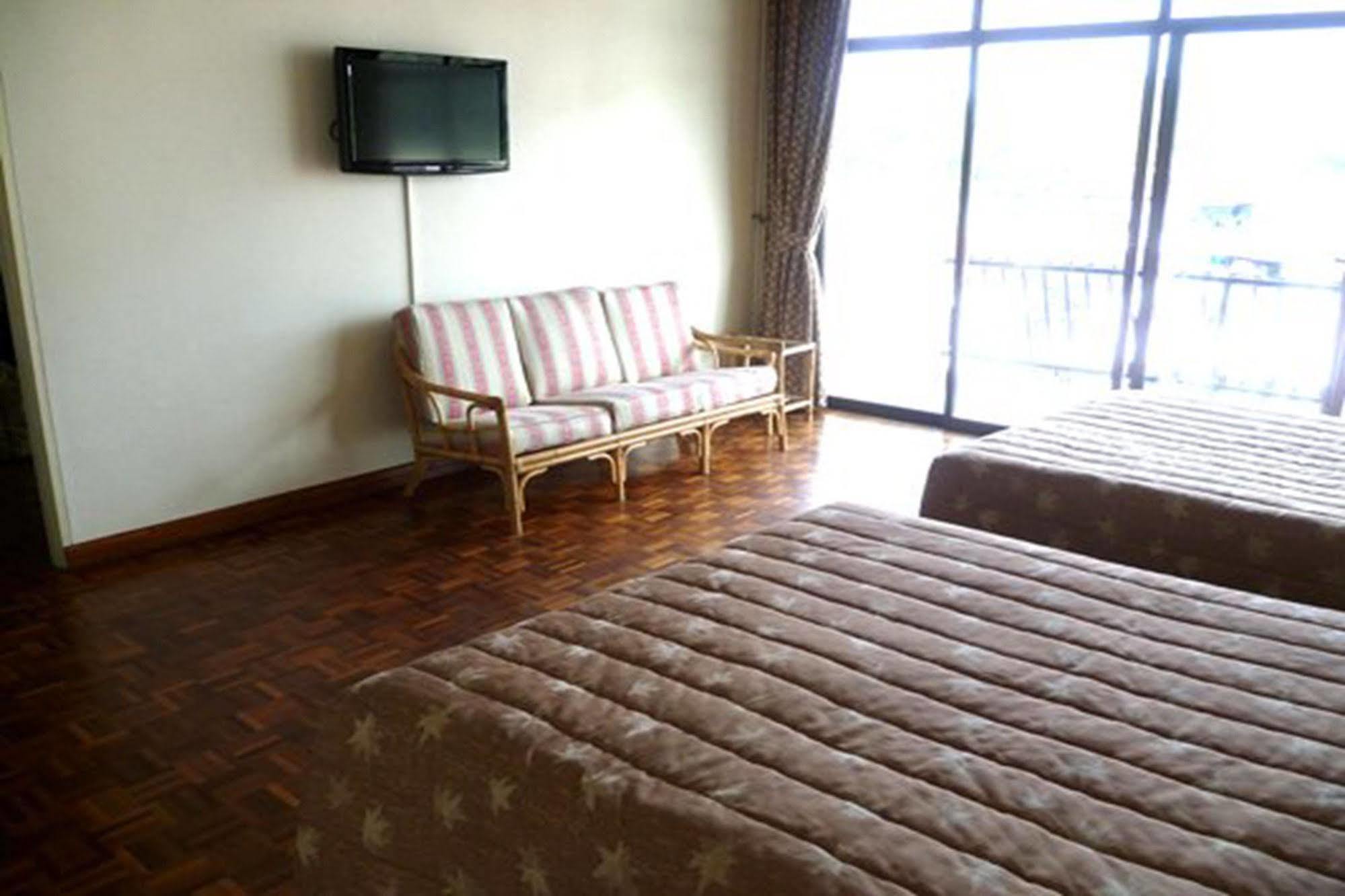 Country Lodge Resort Бринчанг Екстериор снимка